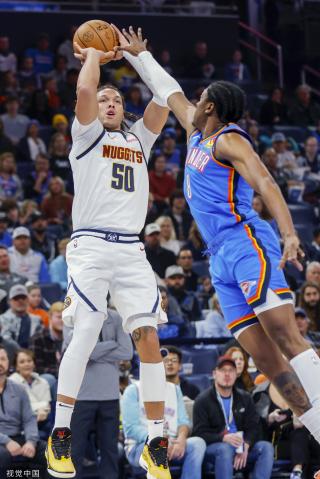 安菲尔德的 安菲尔德的