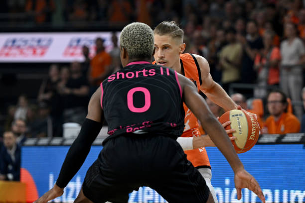 副墨镜亮相 副墨镜亮相